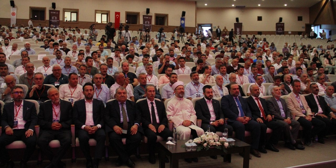 Diyanet İşleri Başkanı Erbaş, Sivas'ta 19. İmam Hatipliler Kurultayı'nda konuştu: