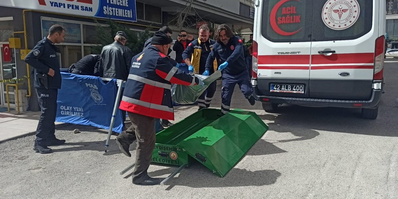 Balkondan düşen yaşlı kadın hayatını kaybetti