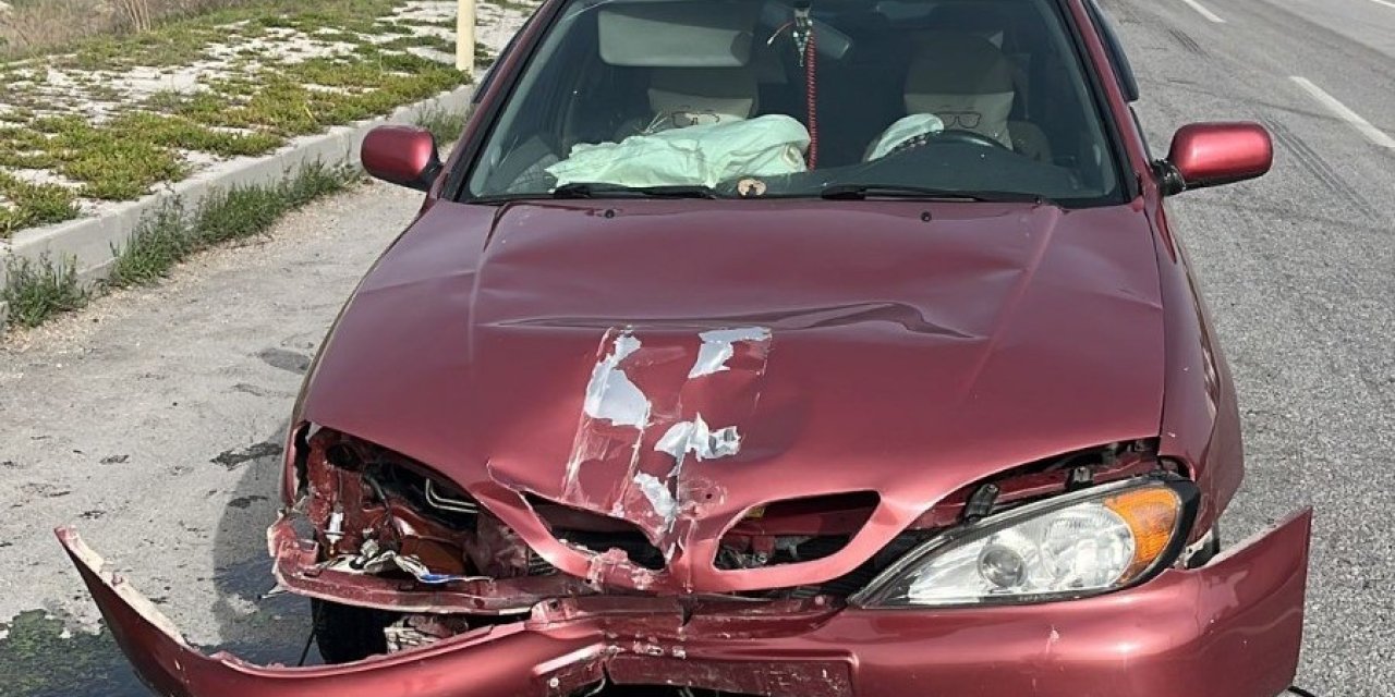 Konya'da otomobil kaldırıma çarptı: 5 yaralı