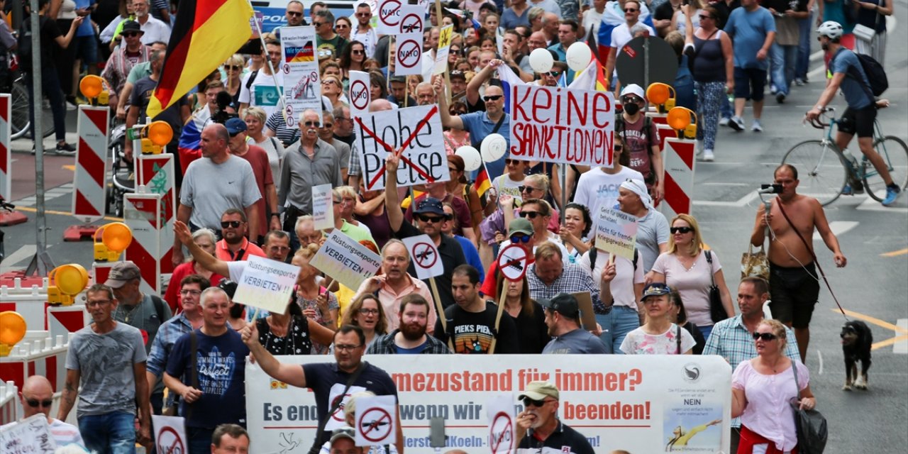 Almanya'da Rusya ve Ukrayna destekçileri gösteriler yaptı