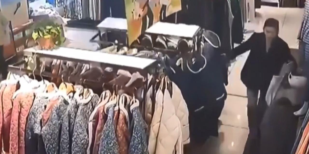 Çin'de korkunç olay! AVM'nin zemini çöktü 2 yaralı