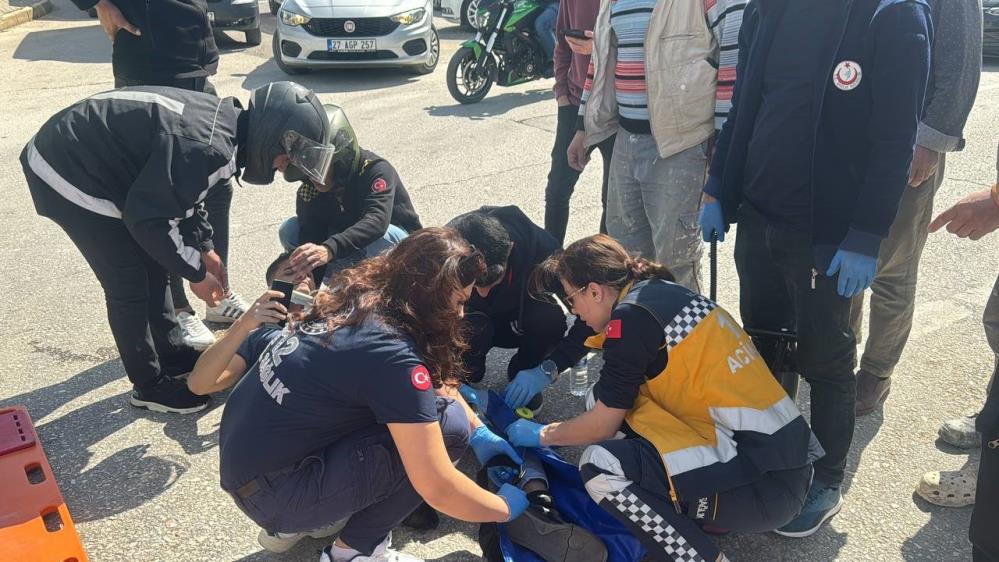Otomobilin arkadan çarptığı motosikletin sürücüsü yaralandı