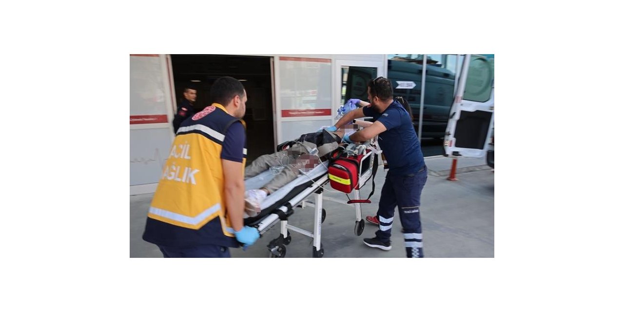 Sokak ortasında bıçaklı kavga: 2 ağır yaralı