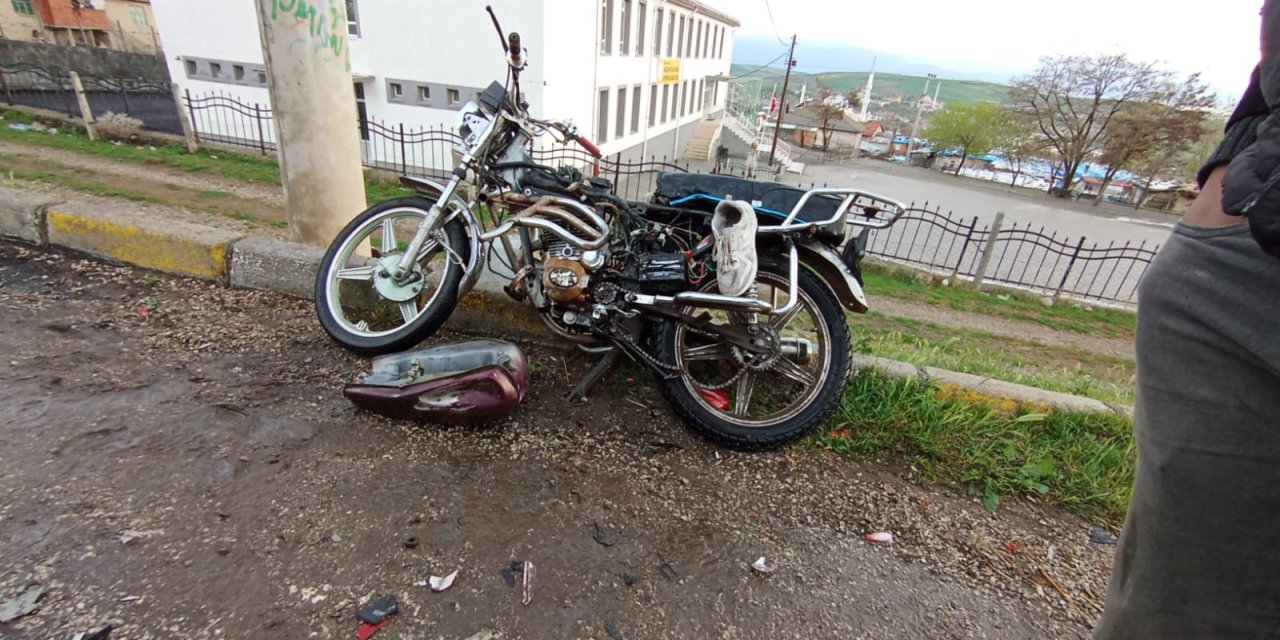 Otomobil ile motosiklet çarpıştı: 1 yaralı