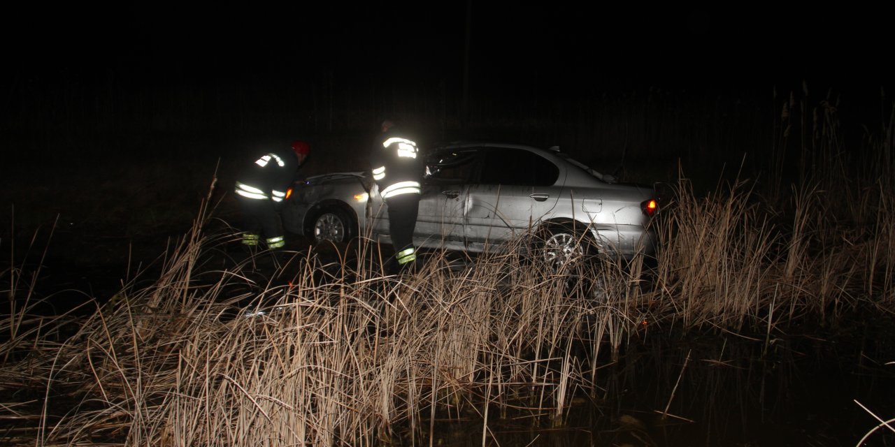 Otomobil sazlığa dalarak, takla attı: 4 yaralı