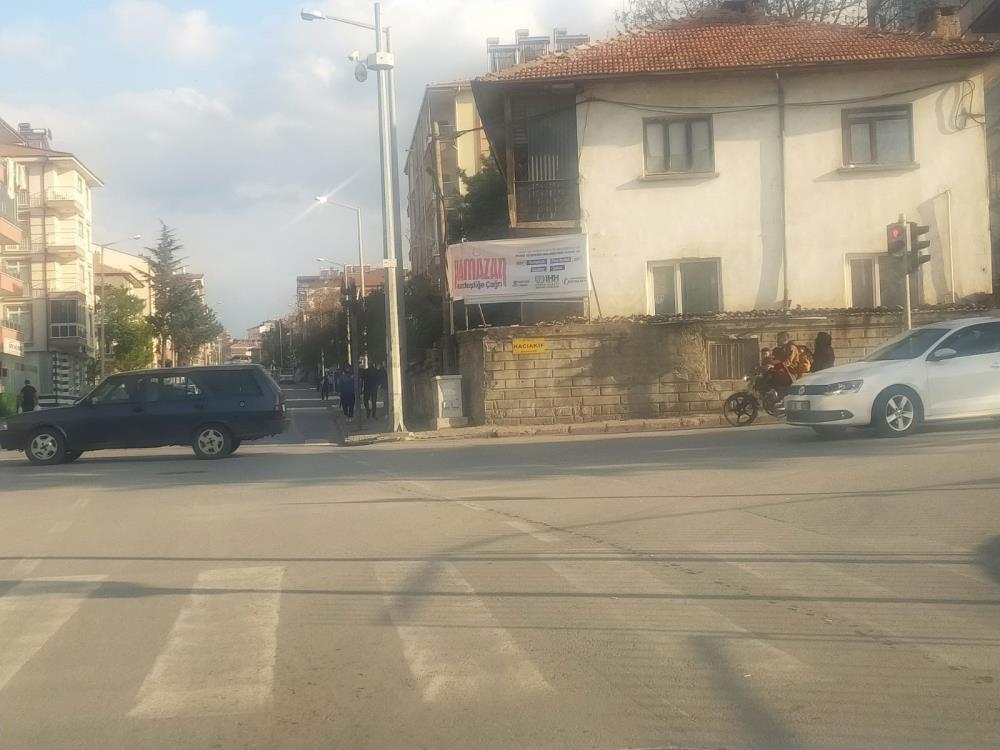Konya'da 5 kişinin aynı motosikletteki tehlikeli yolculuğu