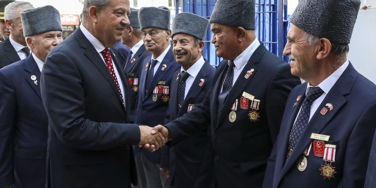 KKTC Cumhurbaşkanı Tatar, Türkiye Muharip Gaziler Derneğini ziyaret etti