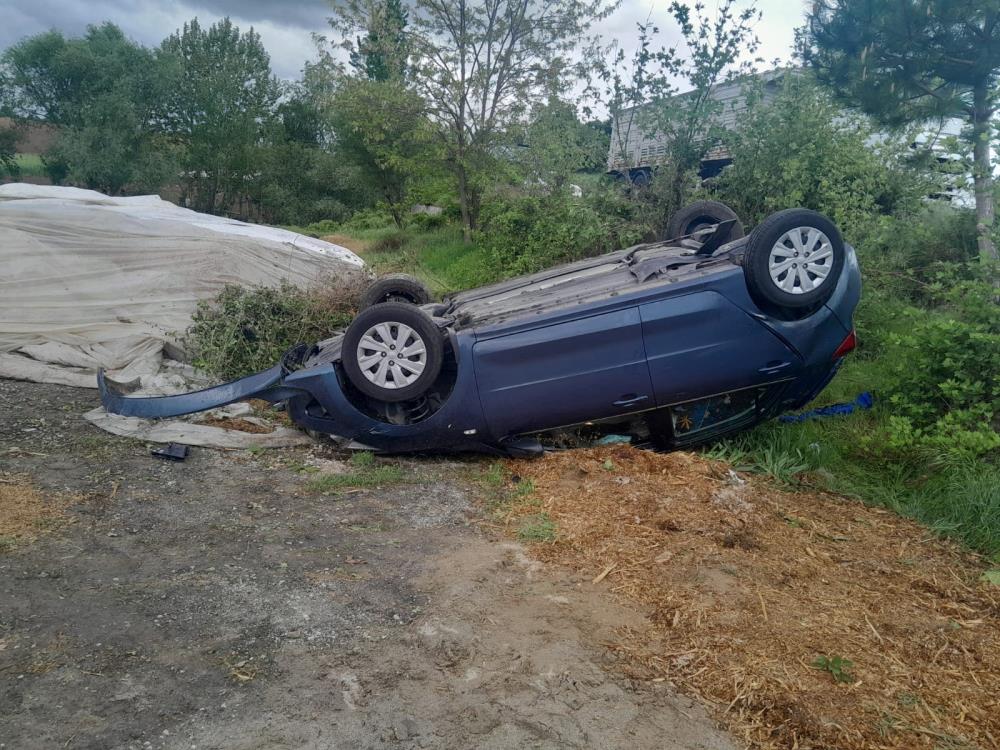 Tırın çarptığı araç takla attı! 3 yaralı var