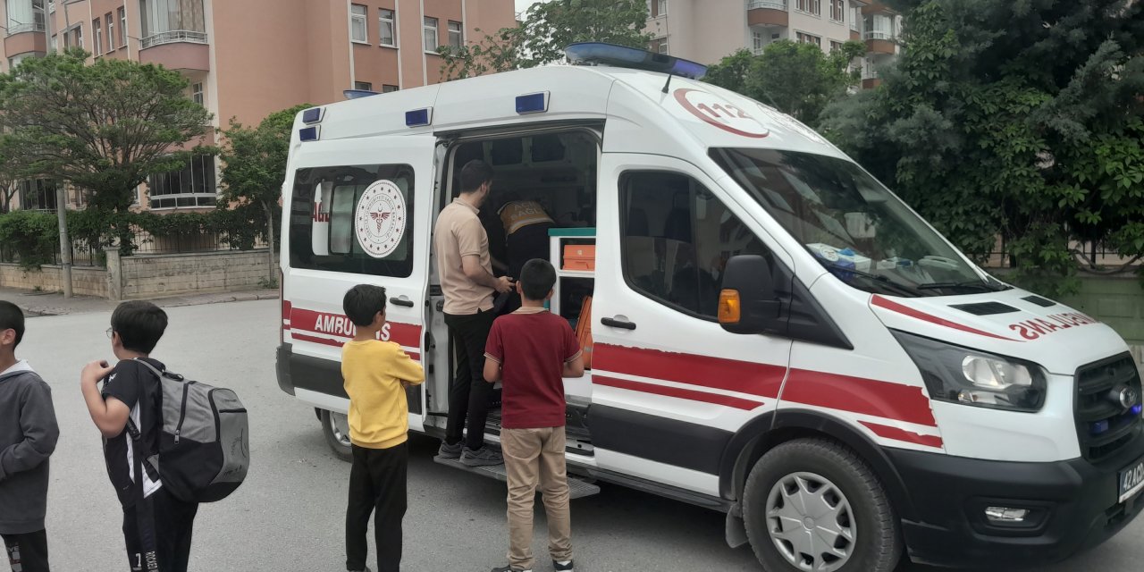 Ortaokul öğrencisi başına atılan taşla yaralandı