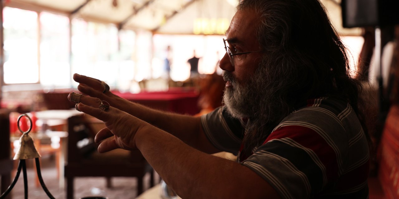 Tavandaki lambaları düzeltirken elektrik akımına kapılarak 4 metreden düştü