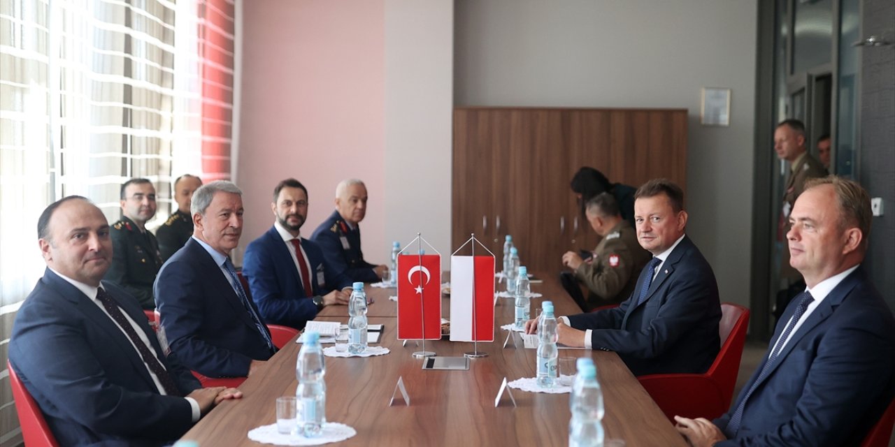 Milli Savunma Bakanı Akar, Polonyalı mevkidaşı Blaszczak ile görüştü