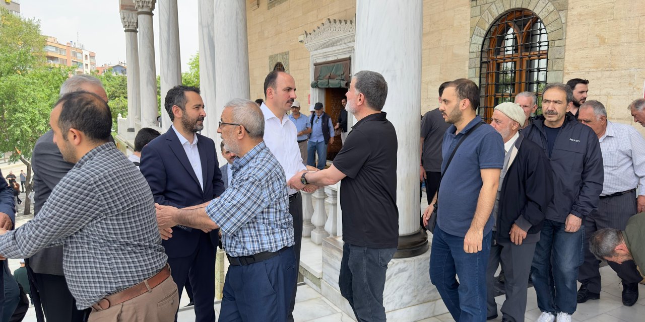 Başkan Altay Hacıveyiszade Camii’nde Vatandaşlarla Buluştu