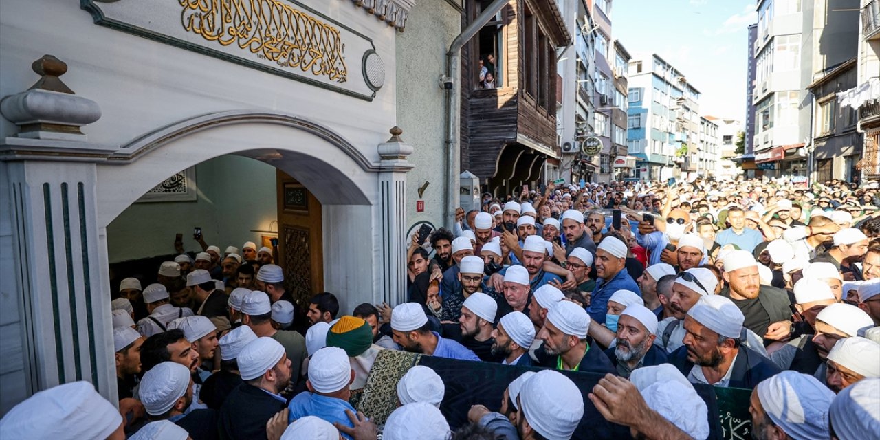 Mutasavvıf Ömer Tuğrul İnançer son yolculuğuna uğurlandı