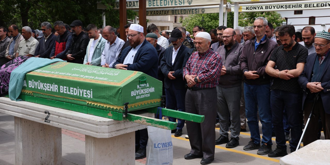 Kadınlar Pazarı'nın son kadın esnafıydı! Konya Nazife Teyze'sini kaybetti