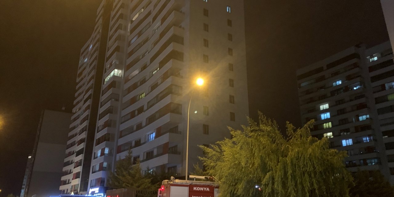 Konya'da yıldırım isabet eden binada hasar oluştu