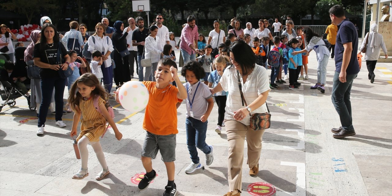 İstanbul'da minik öğrenciler için uyum eğitimleri sürüyor