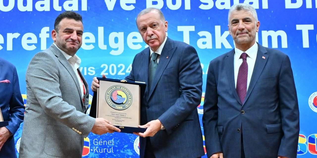 Okay Tınkır’ın Gurur günü! Plaketini Cumhurbaşkanı Erdoğan’dan aldı