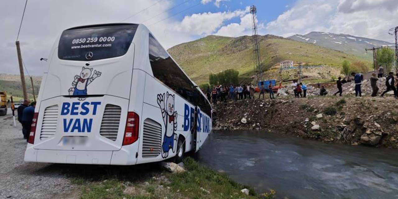 Yolcu otobüsü dereye yuvarlandı! 5 kişi yaralandı