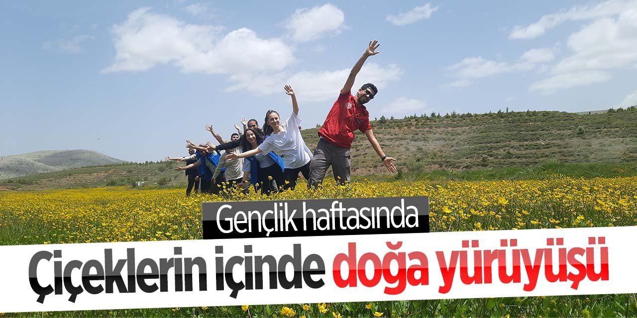 Konya'da gençlik haftasını çiçeklerin arasında doğa yürüyüşü yaparak kutladılar