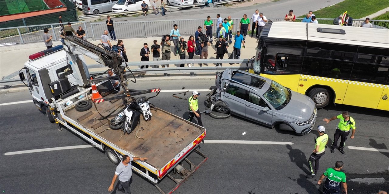 GÜNCELLEME - Fatih'te İETT otobüsünün karıştığı zincirleme kazada 14 kişi yaralandı