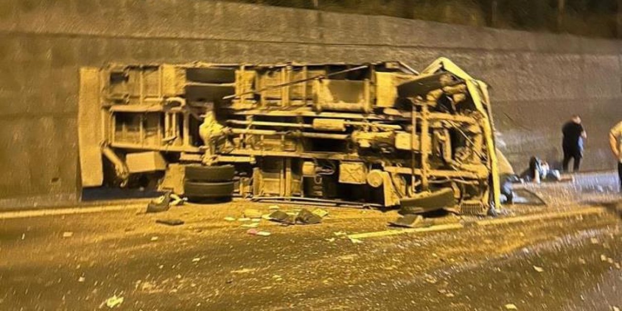 Kocaeli'de korkutan kaza! Otoyol savaş alanına döndü