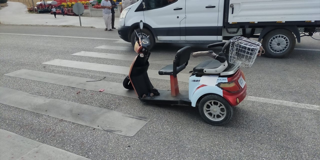 Kulu'da otomobilin çarptığı elektrikli moped sürücüsü yaralandı