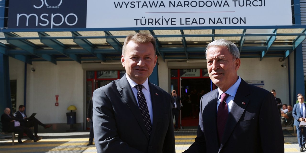 Polonya'daki Orta ve Doğu Avrupa'nın en büyük askeri fuarı törenle açıldı