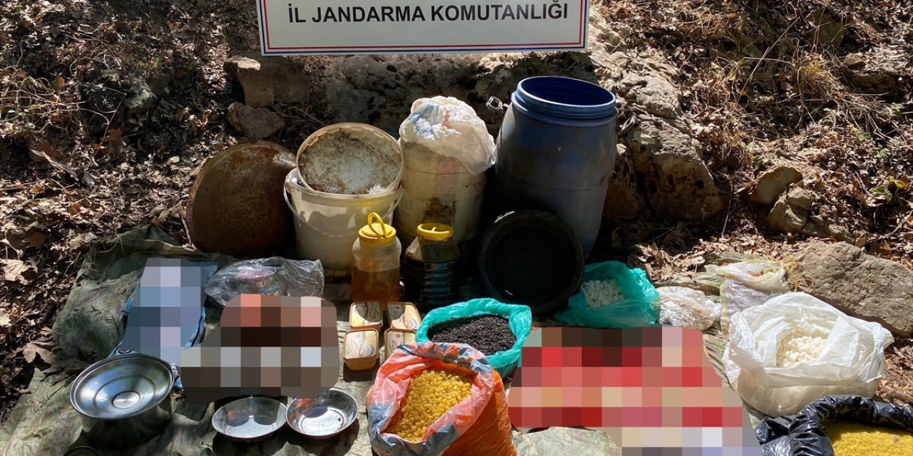 Adıyaman'da PKK'lı teröristlere ait yaşam malzemeleri ele geçirildi