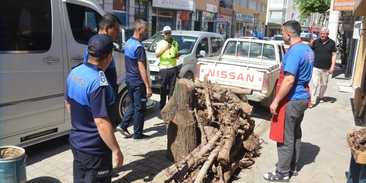 Ereğli zabıtası denetimde! Kaldırım işgallerini denetlediler