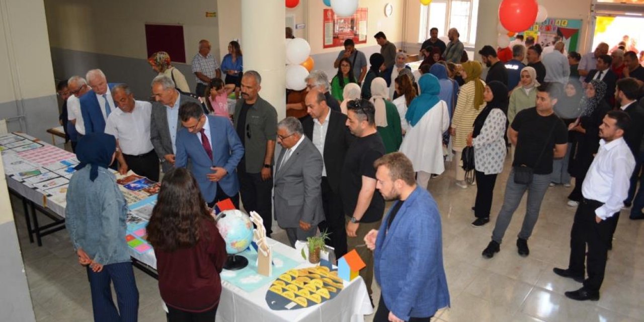 Konya'da "Dilimizin Zenginlikleri ve Çevreme Duyarlıyım, Değerlerime Sahip Çıkıyorum" projesinin yıl sonu sergisi düzenlendi