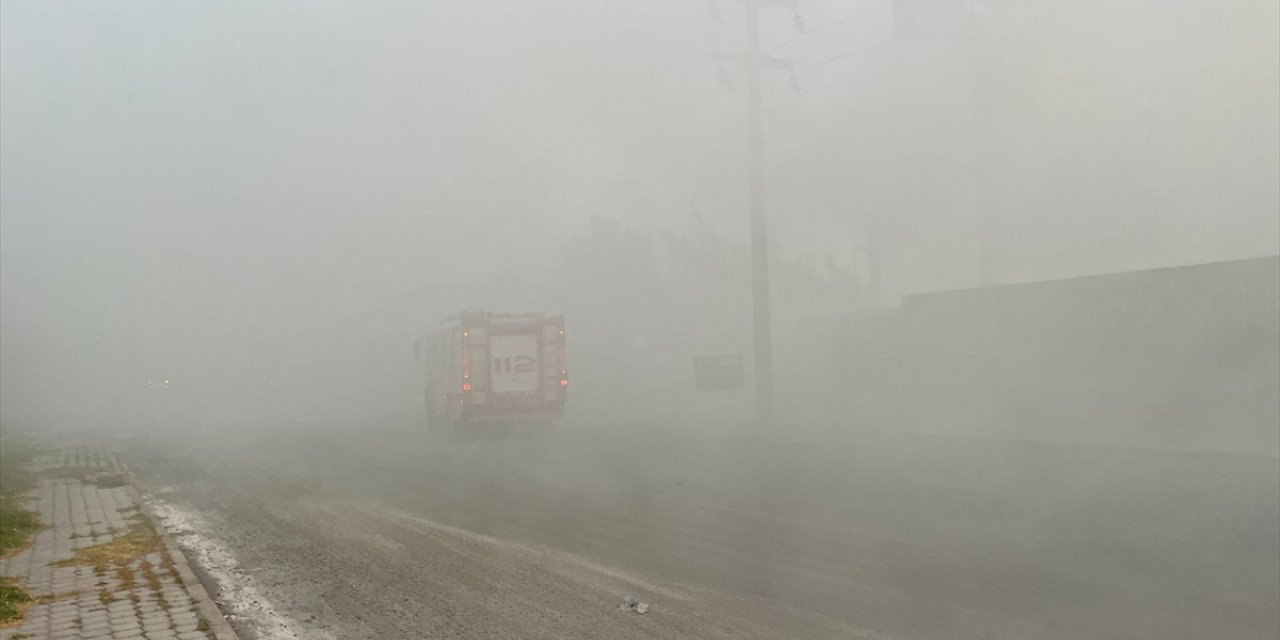 Kahramanmaraş'ta atık kağıt toplama alanında yangın çıktı