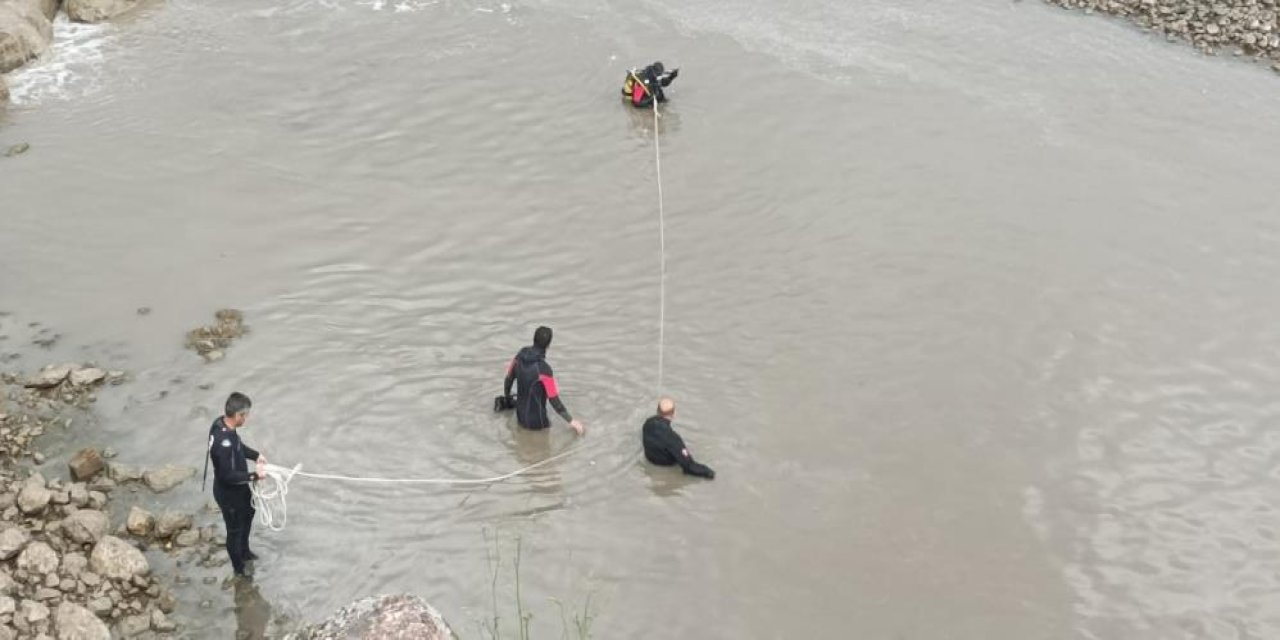 Nehirde kaybolan çocuğu 1 hafta sonra cansız halde buldular