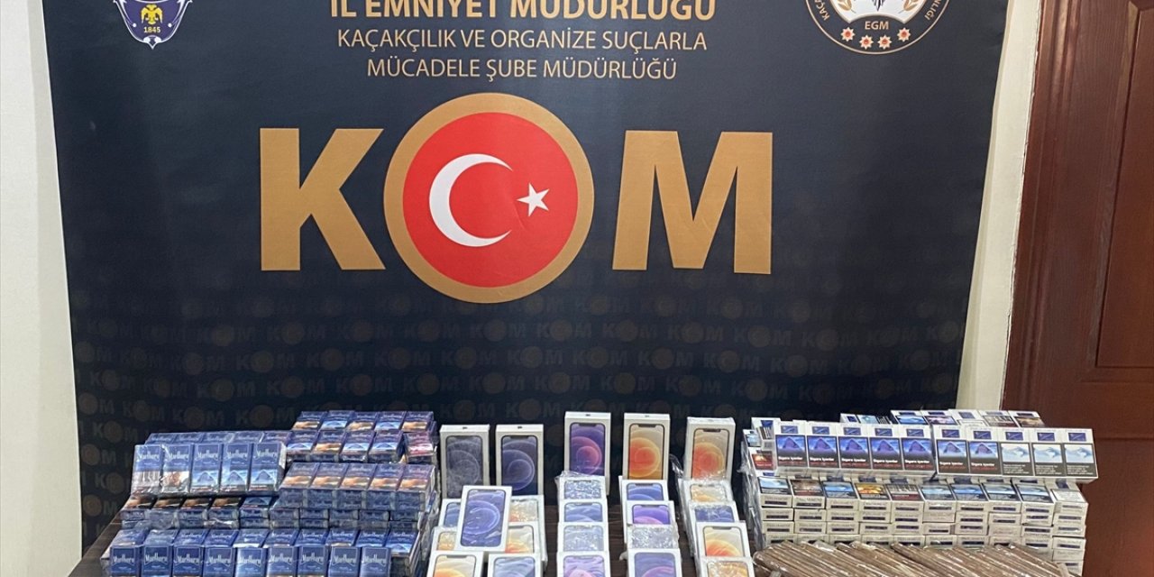 Tunceli’de bir araçta kaçak sigara ve cep telefonu ele geçirildi