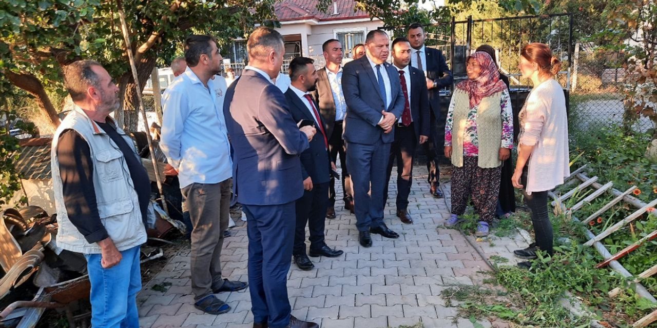 MHP Kırıkkale Milletvekili Öztürk'ten evi yanan kadına destek