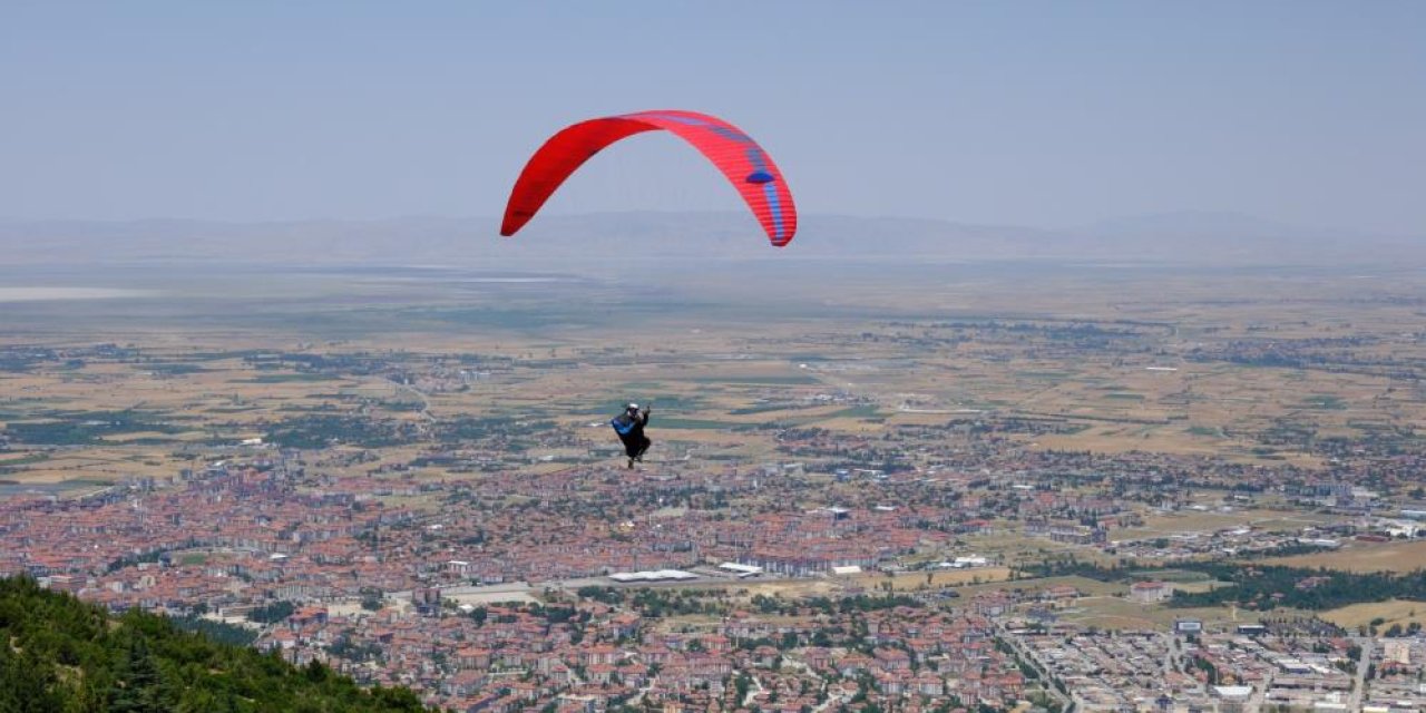 Ödüller sahiplerini buldu! 11. Akşehir Türkiye Yamaç Paraşüt Mesafe Yarışması sona erdi