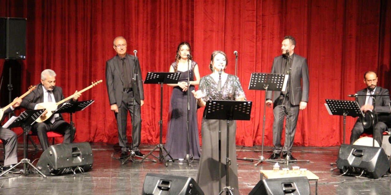 Sivas'ta THM korosu konser verdi