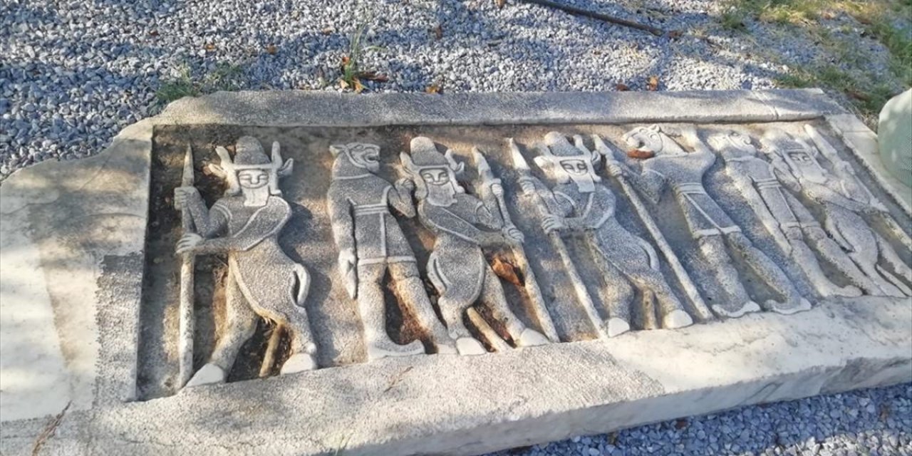 Aydın'da bir çiftlik evinde büyük boyutlu Roma kabartmaları ele geçirildi