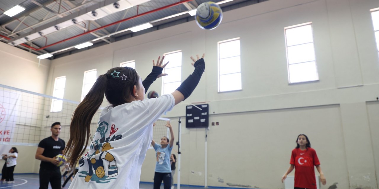 Konya Büyükşehir ve 28 İlçedeki öğrenciler sporla iç içe! Başkan Altay; "Tüm çabamız güçlü bir gençlik için"