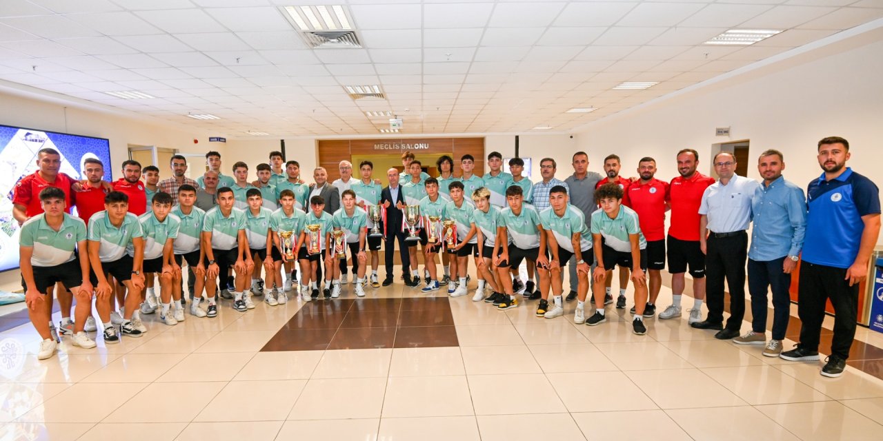 Selçuklu Belediyespor, futbolda başarısını tescilledi! Türkiye'nin en büyüğü oldu