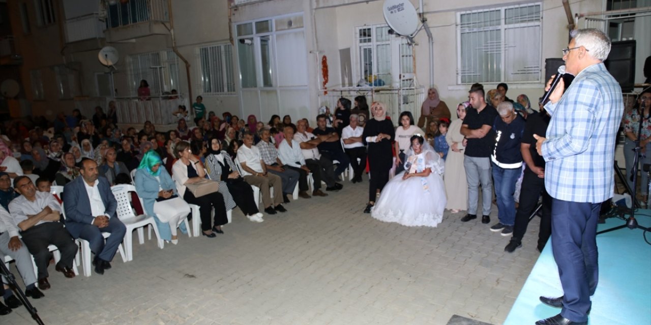 Malatya'da zihinsel engelli Dilek'in gelinlik giyme hayali gerçek oldu