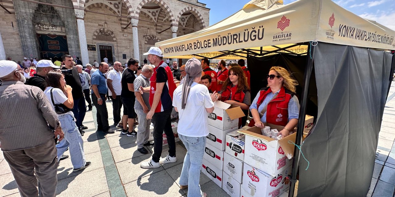Konya'da demokrasi şehitleri için mevlit okutuldu, şeker dağıtıldı!