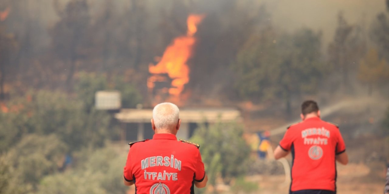 GÜNCELLEME 5 - Mersin'deki orman yangınına müdahale ediliyor