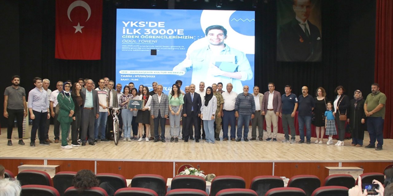 Akşehir Belediyesi başarılı öğrencileri ödüllendirdi