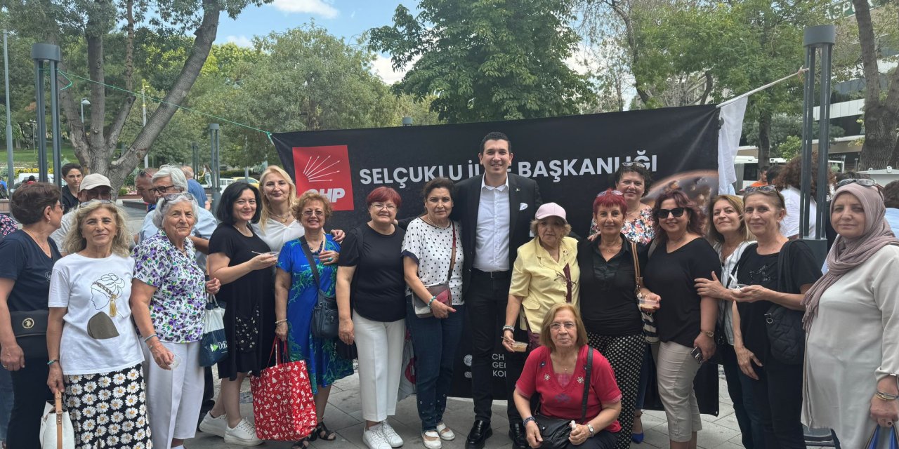 CHP Selçuklu aşure ikram etti