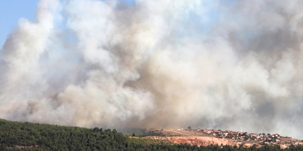 GÜNCELLEME - Manisa Soma'da çıkan ikinci orman yangını kısmen kontrol altına alındı