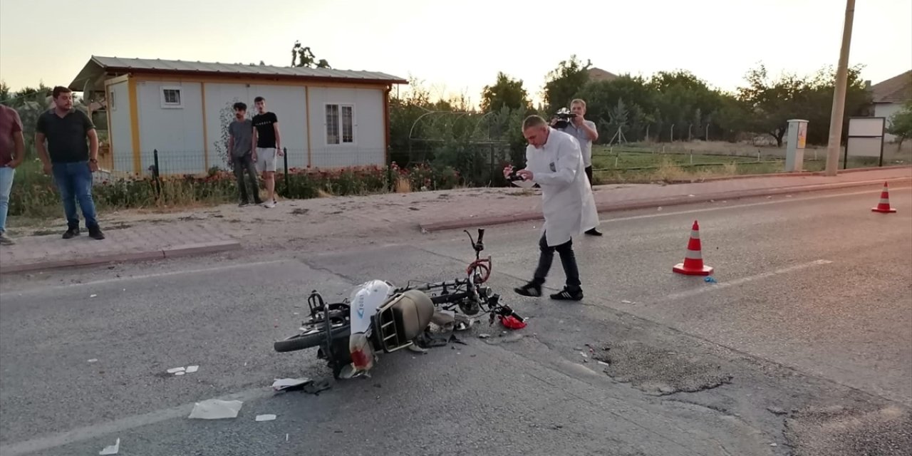 Konya'da traktör ile çarpışan elektrikli bisikletteki bir kişi öldü