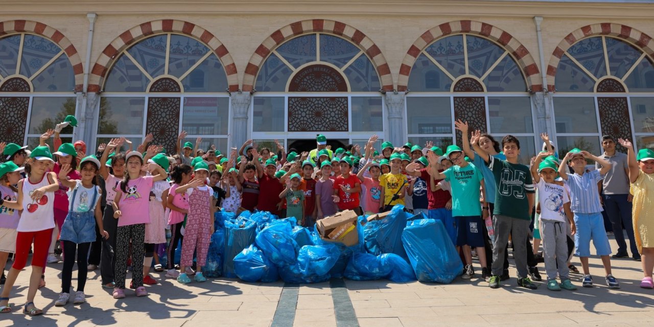 Selçuklu'da Yaz Kuran Kursu öğrencilerden örnek çevre temizliği