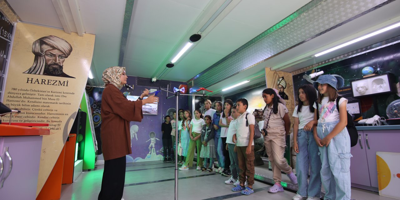 Konya Büyükşehir Bilim Tırı yaz tatilinde 31 İlçede 17 bin öğrenciye ulaştı
