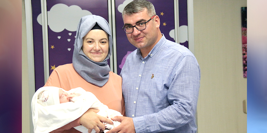 Yemek borusu nefes borusuna yapışık ve kapalı doğan bebeğe "hayat" operasyonu