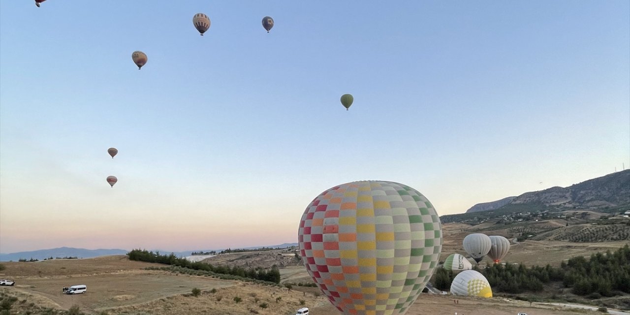Pamukkale'yi 8 ayda 91 bin ziyaretçi balondan izledi
